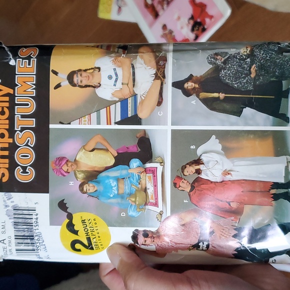 Bundle of sewing Costume Patterns - Picture 6 of 7